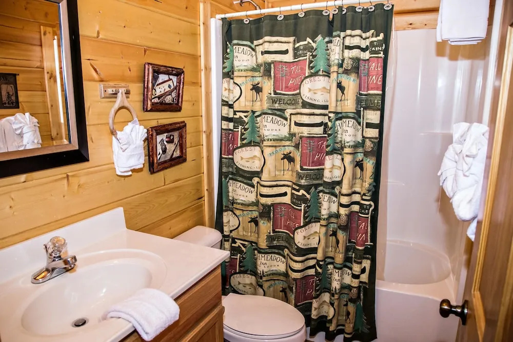 Coppertop 4 Bedrooms 5 Bathrooms Cabin
