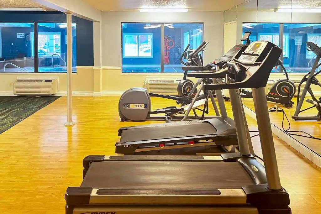 Days Inn & Suites by Wyndham Norton Shores Muskegon