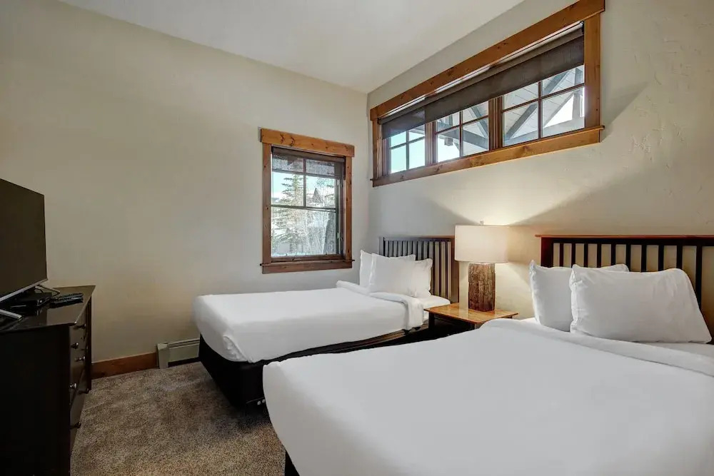 Spacious, Updated Townhome With Private Garage 3 Bedroom Condo