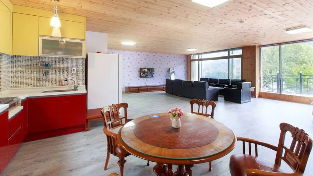 Lake and Pine Spa Pension