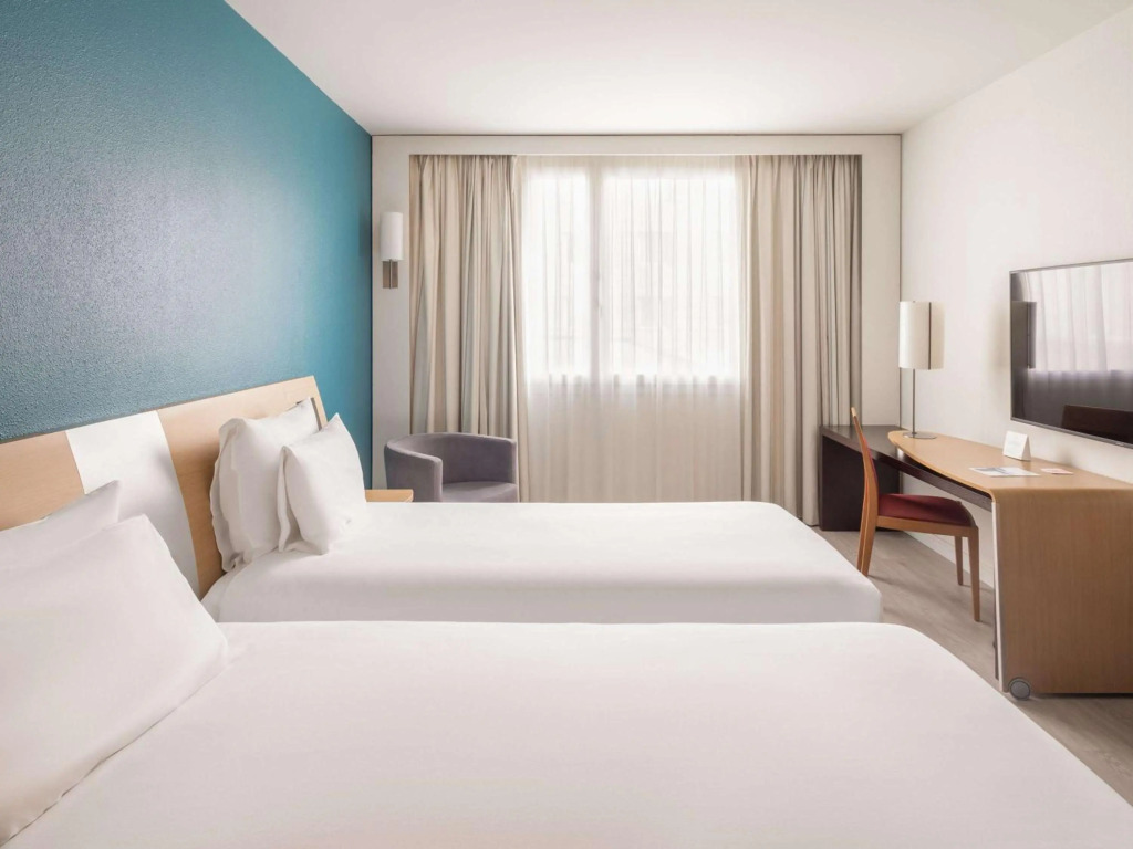 Отель Novotel Barcelona Cornella