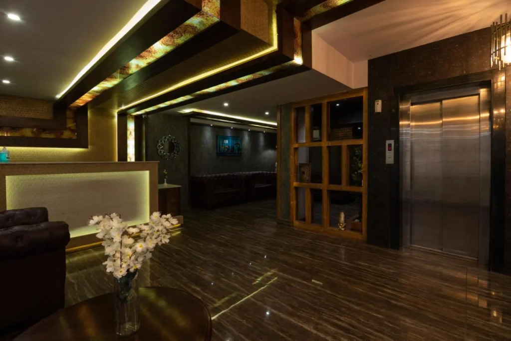 Hotel Monarch International
