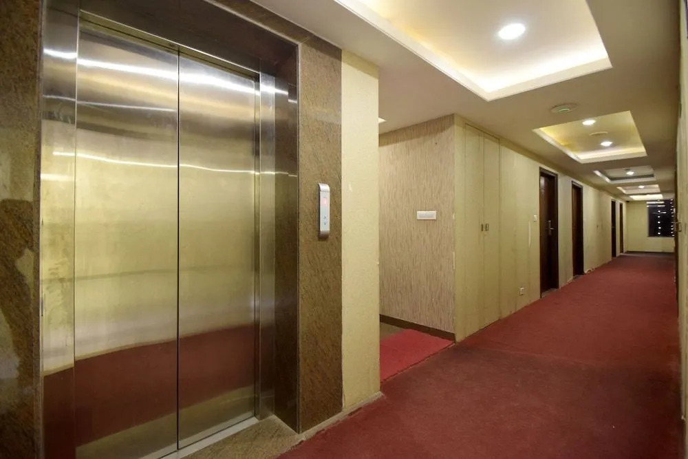 Capital O 23134 Hotel Radiant Star