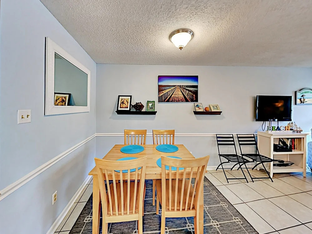 925 W Beach Seabreeze Condo - 2 Br condo by RedAwning