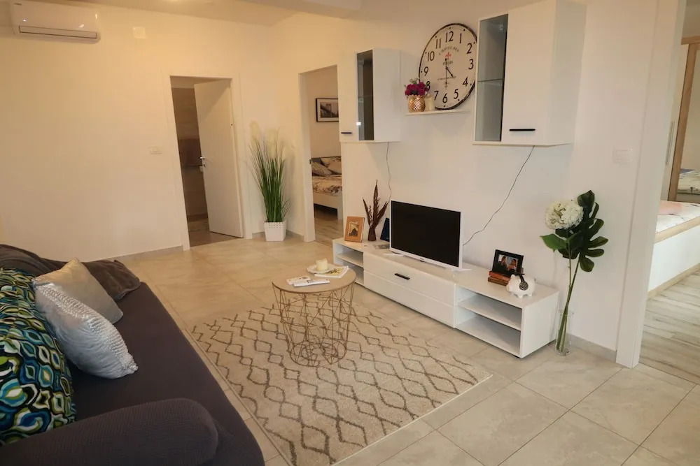 Stunning Apartment for 7 Close to Several Beaches
