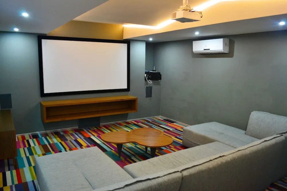 Modern Department With the Best Location, Skybar & Gym