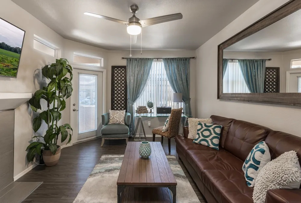 Executive King, Close to TCP and Kierland w Parking 1005