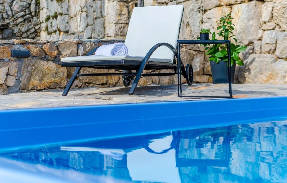 Amazing Home in Brotnice with WiFi, 3 Bedrooms & Hot Tub