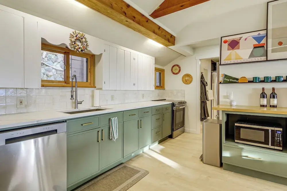 Private Beach & Views! Family Retreat in Freeland