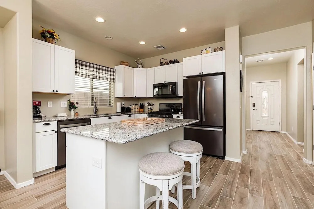 Farmhouse Surprise - 3 Bedroom by Casago
