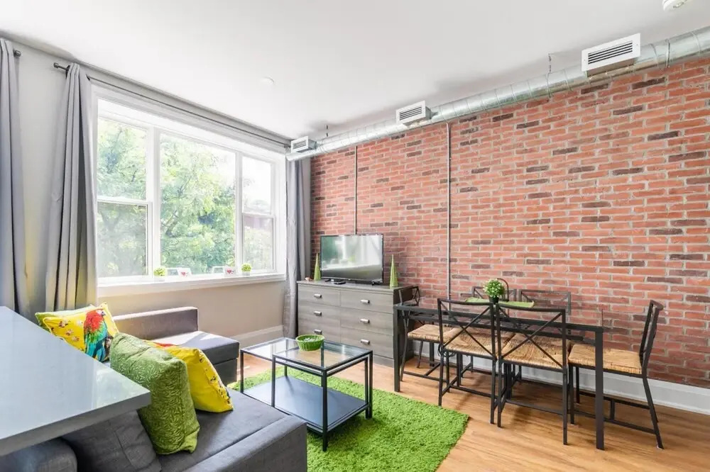 Stylish 2Br Apartment in the Heart of Hamilton 3