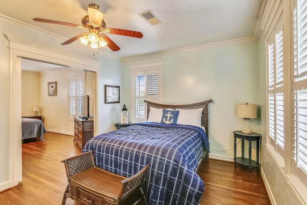 The Turquoise Turtle 4 Bedroom Home