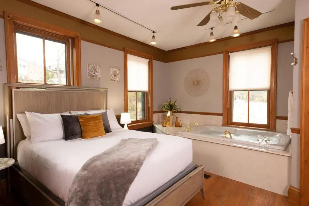 Riverboat Suites