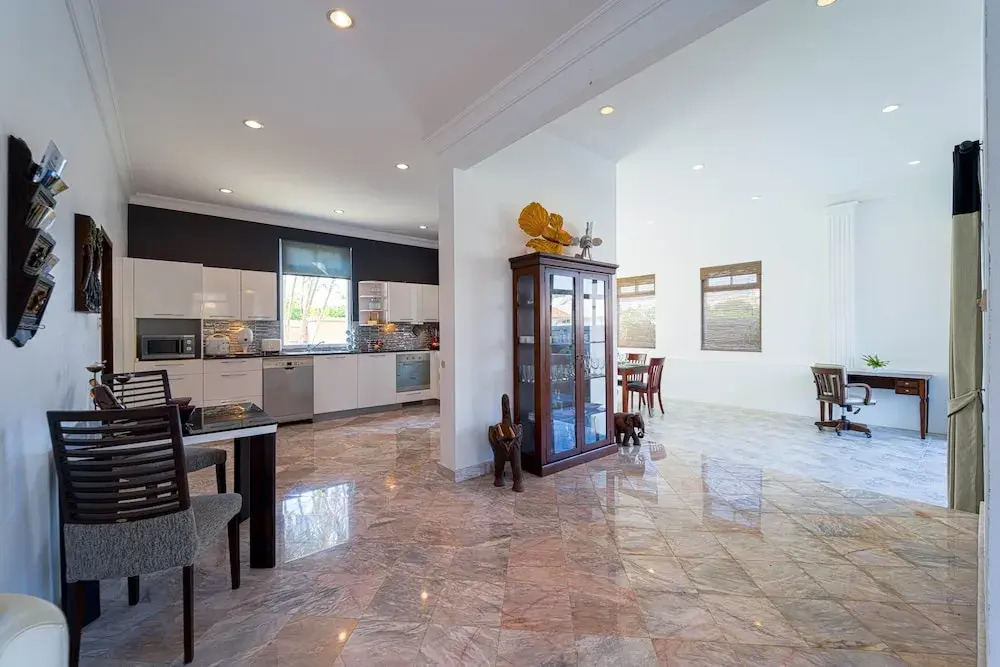 Luxurious 5-Bedroom Private Pool Villa! PV6