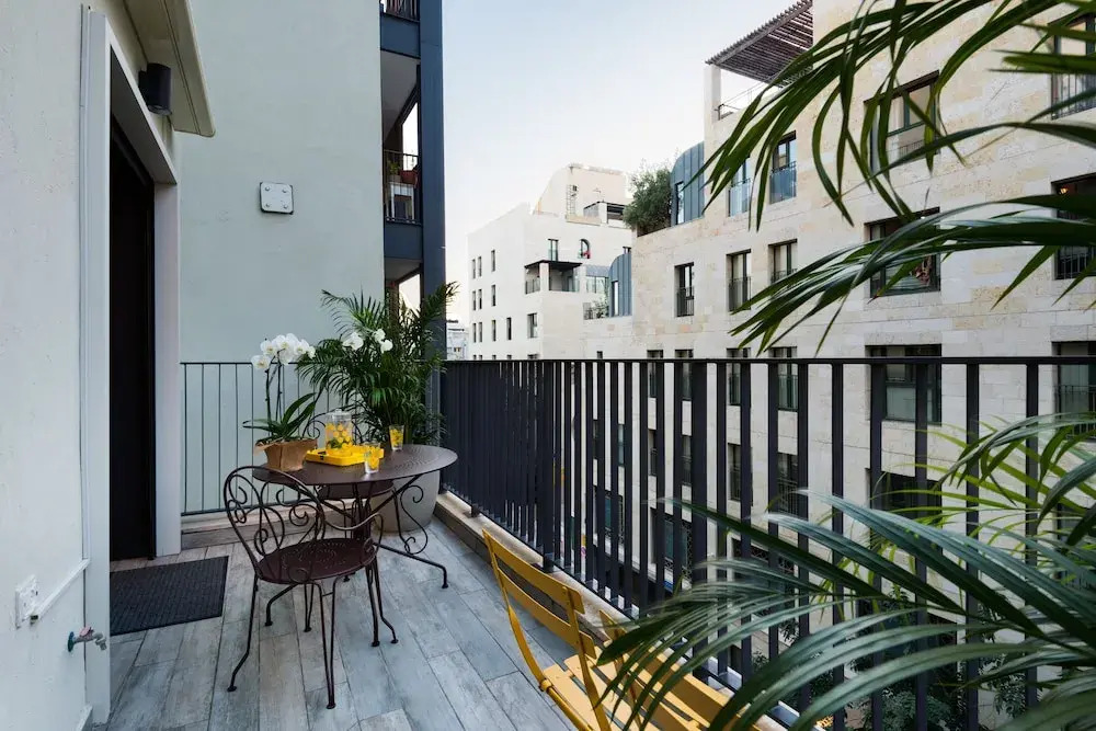 Contemporary & Texture-Rich Hideaway