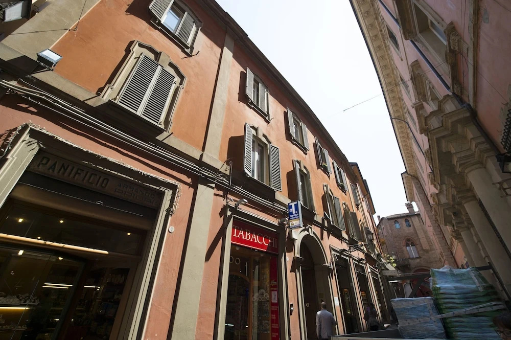 UR-NEST Piazza Maggiore