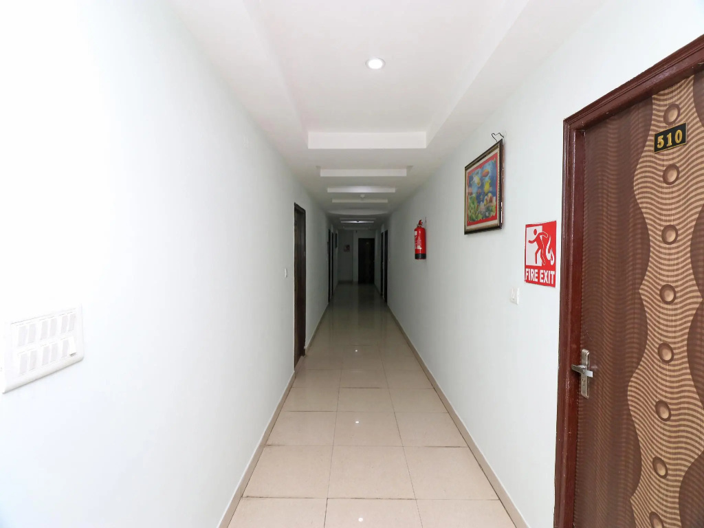 OYO Flagship 18847 Hotel Space Paradise Inn