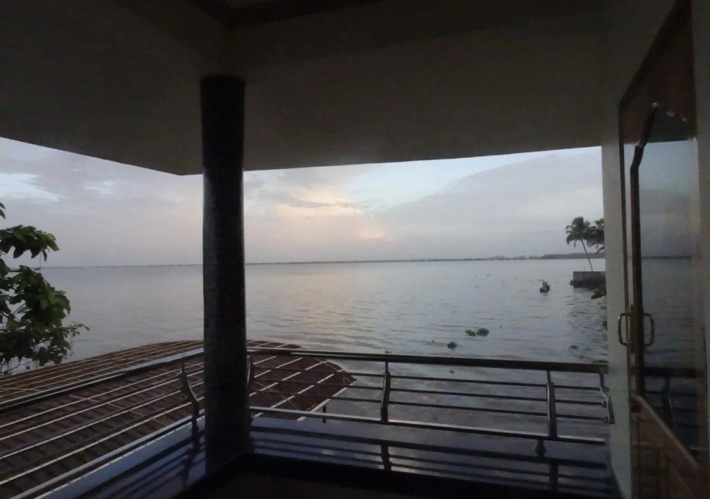 The Lake Paradise Boutique Resort