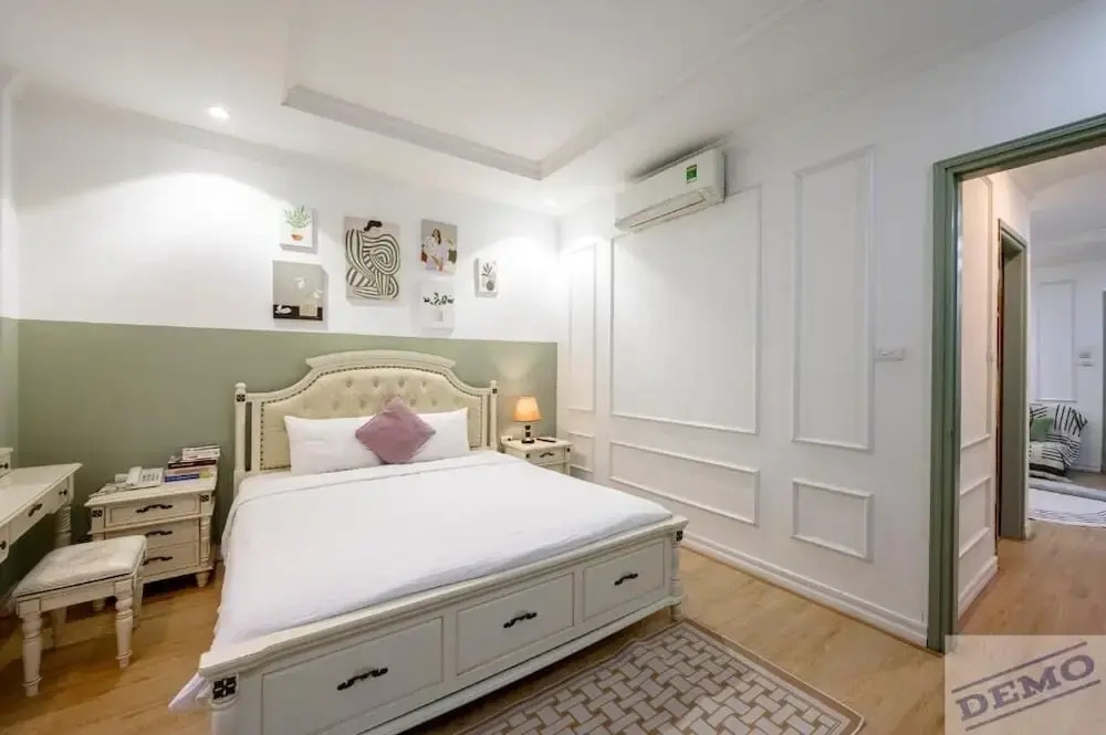 Luxe Paradise Suites Hotel Dich Vong Hau