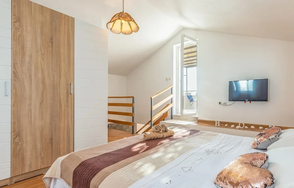 Awesome Home In Makarska