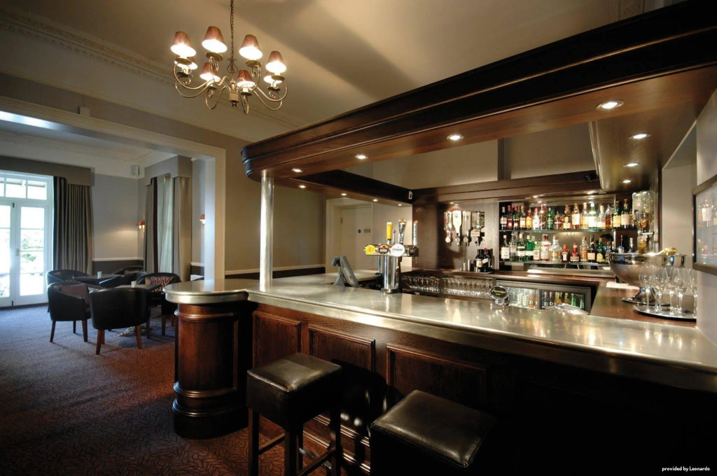 Forest Lodge Hotel
