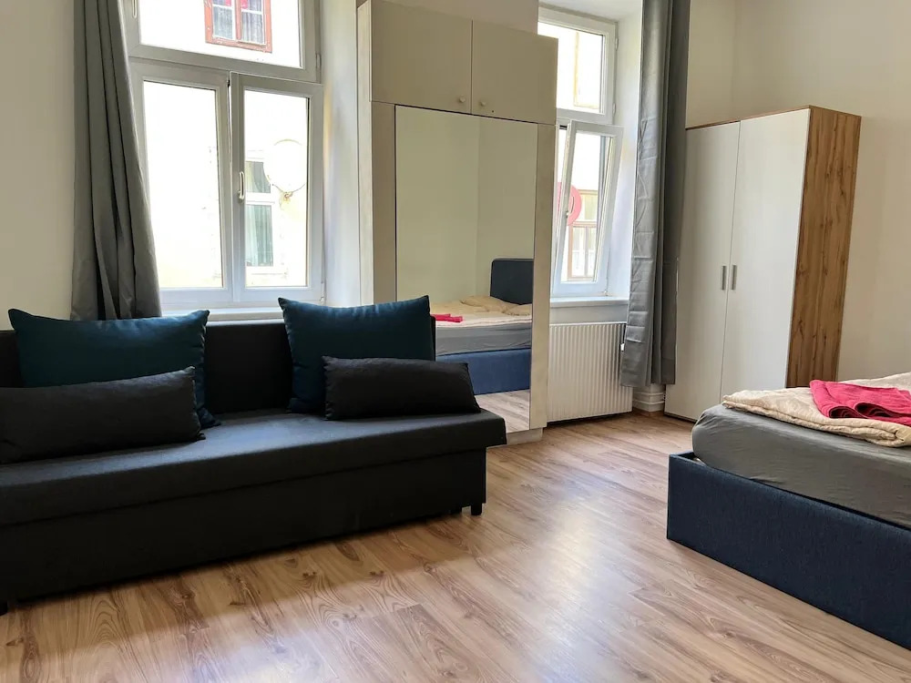 Welcoming 4BR shared Apt.-best location