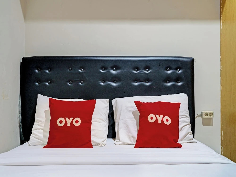 OYO 92768 Flagship Exclusive Colombus Near Stasiun Karawang
