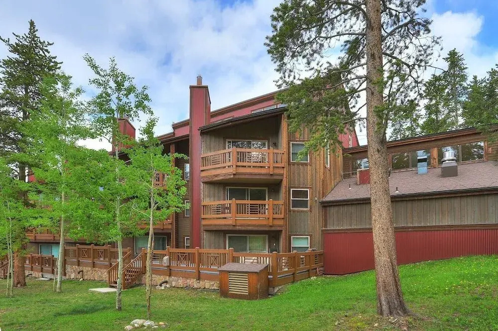 Tyra Summit A2E/F - 4 Br Condo