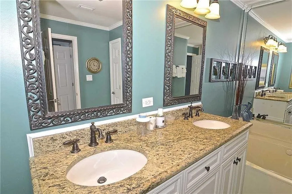 Broadmoor 1203