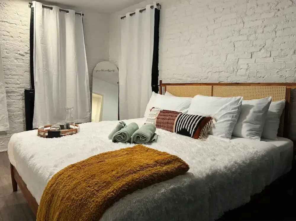 Short North Convention King Bed Parking Free