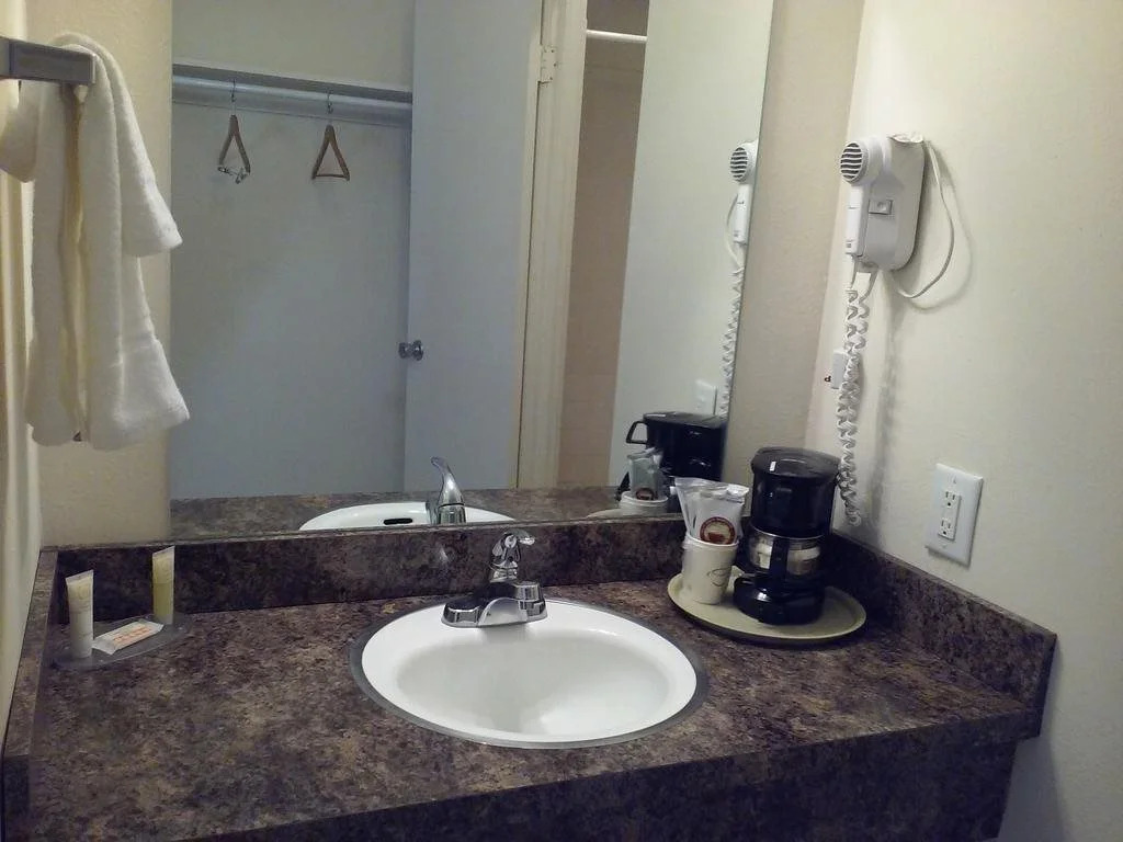Main Street Lodge and Suites