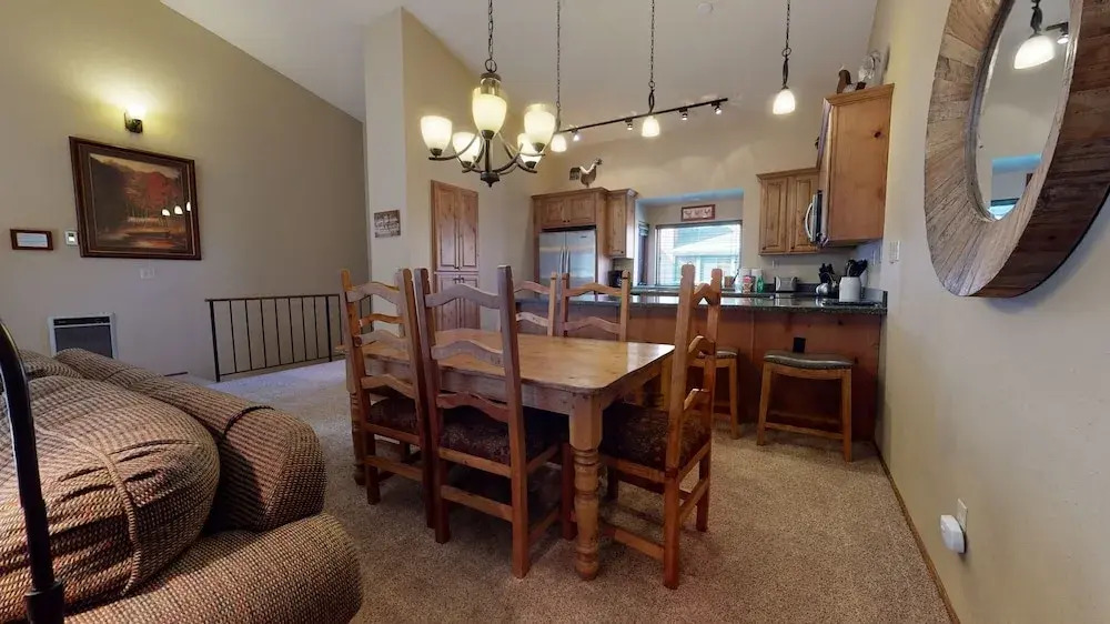 Helios North 6 Spacious and Bright, Pet-Friendly, Walk to The Village Gondola by RedAwning