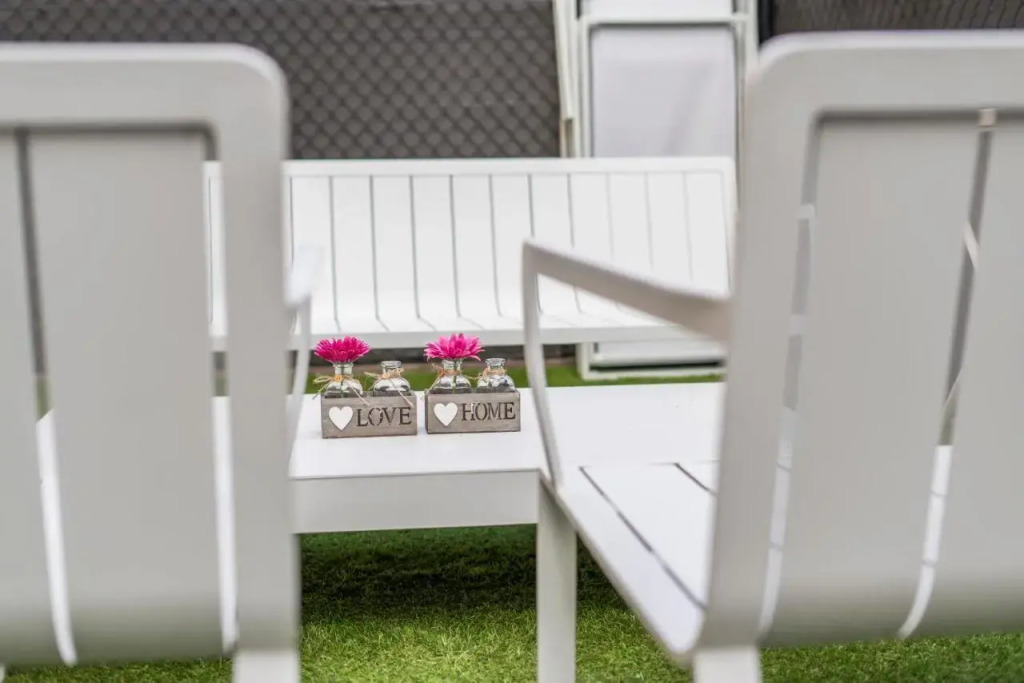 Gelijkvloers app mét ruim terras op 1 min van zee