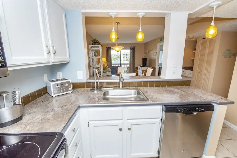 Lovely Oceanside Home W/outdoor Shower/free Wifi/shared Pool/hot Tub/tennis/ac