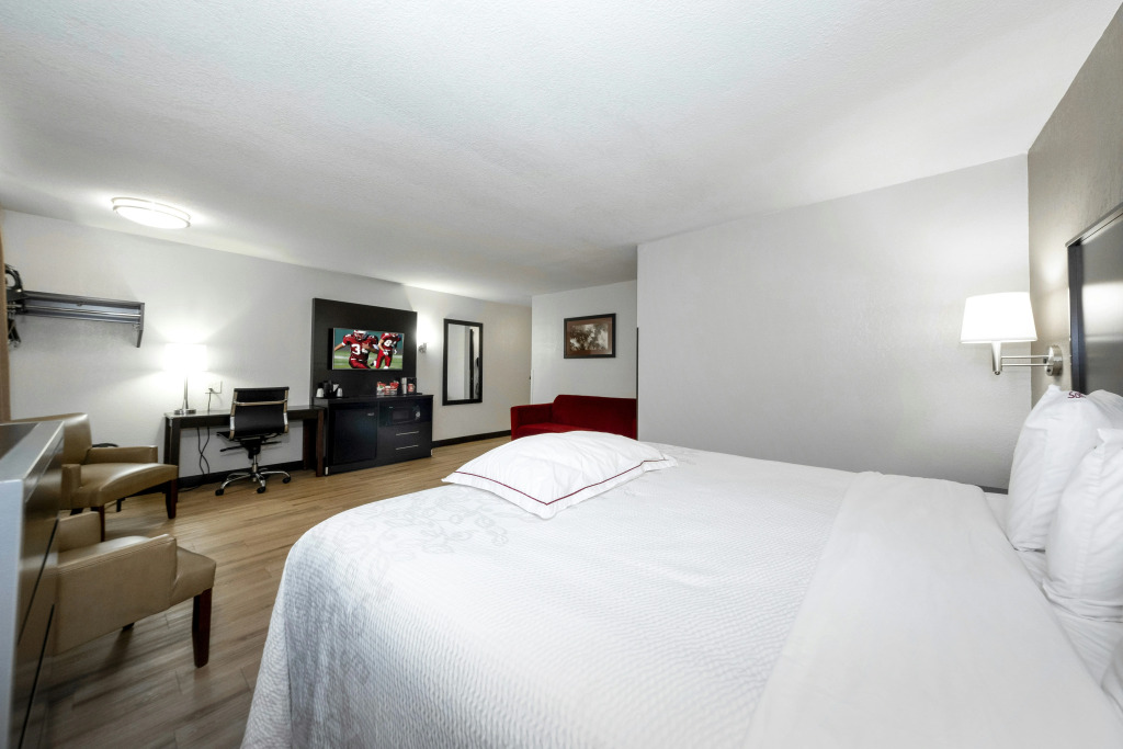 Red Roof Inn PLUS+ Huntsville