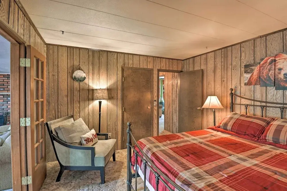 Show Low Cabin w/ Fire Pit: Near Hiking!