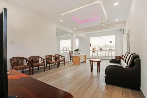OYO 28136 Myr Residency