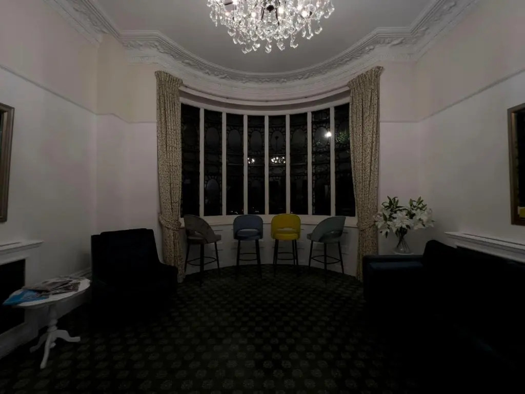 Hotel 63