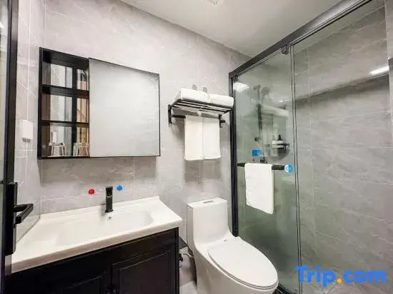 Rujia Ruibaiyun Hotel (World Expo Park Chengshan Road Subway Station Branch)