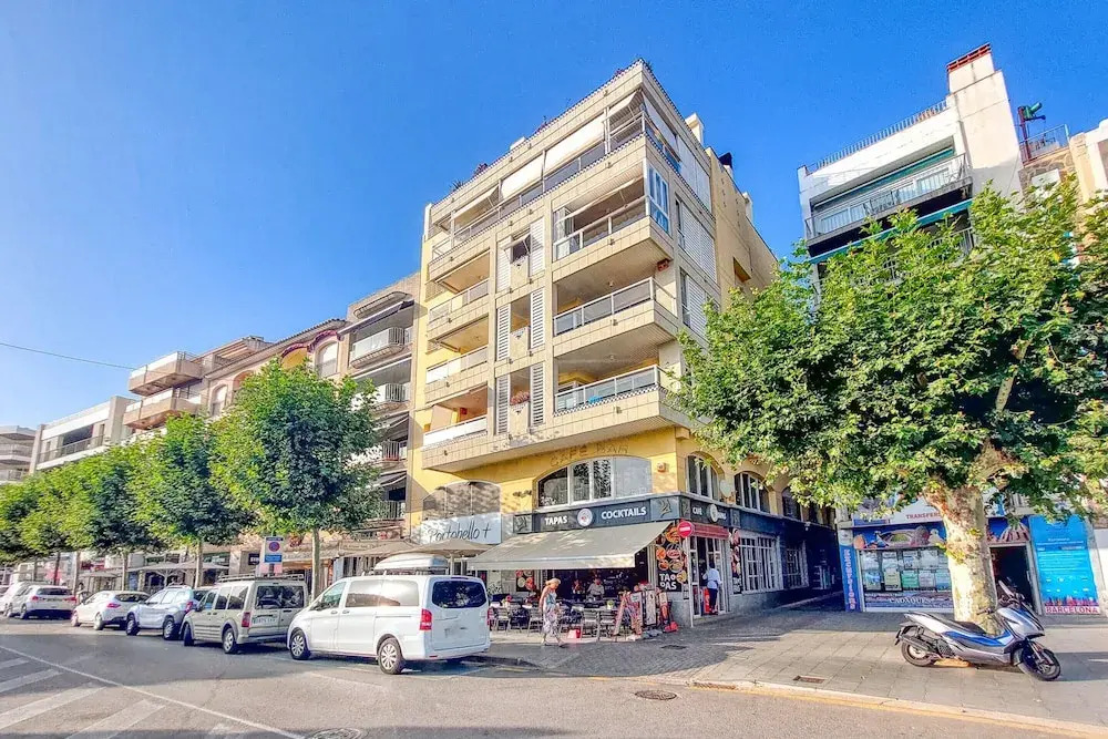 Apartment in Roses Near Playa de Roses Beach