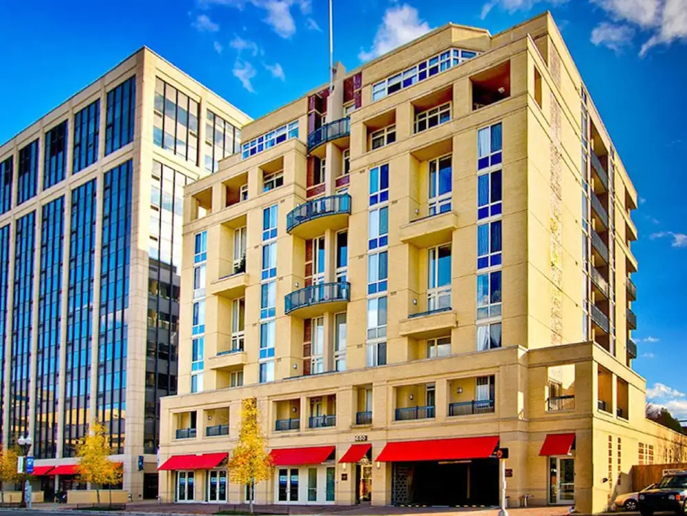 Global Luxury Suites in Rosslyn