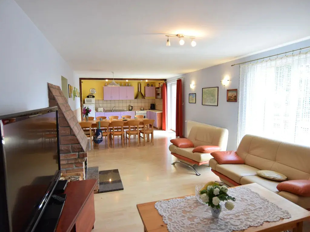 Cottage in a quiet location by the lake Mausz, Parchowo in Kashubia