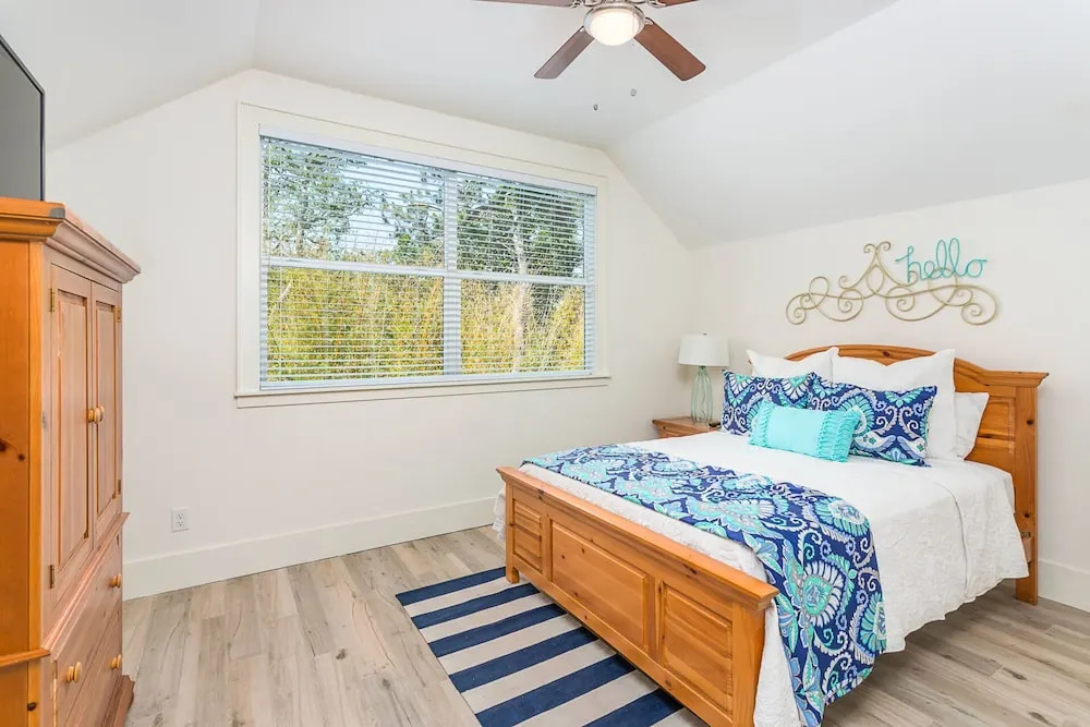 4323 13th Street by Hodnett Cooper