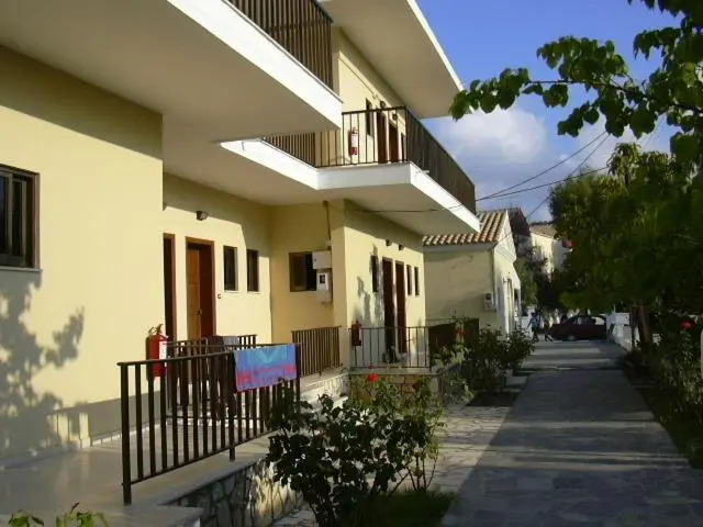 The 3 Little Pigs apartments
