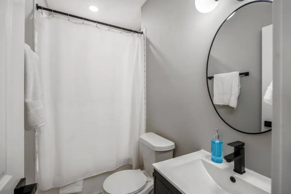 Modern 2BR Home With King Beds Near Downtown