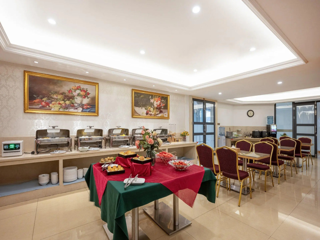 Vienna Hotel (Guangzhou Xintang Shacun Metro Station)