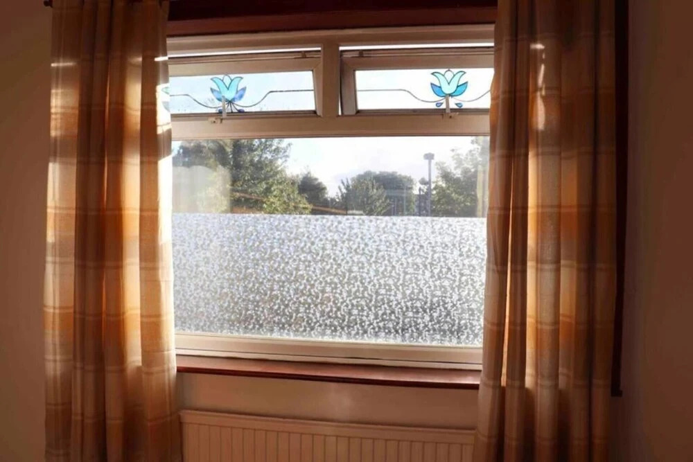 Cheerful 2 bedroom residential home