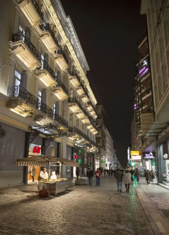 Downtown, classic apartment in Syntagma by GHH