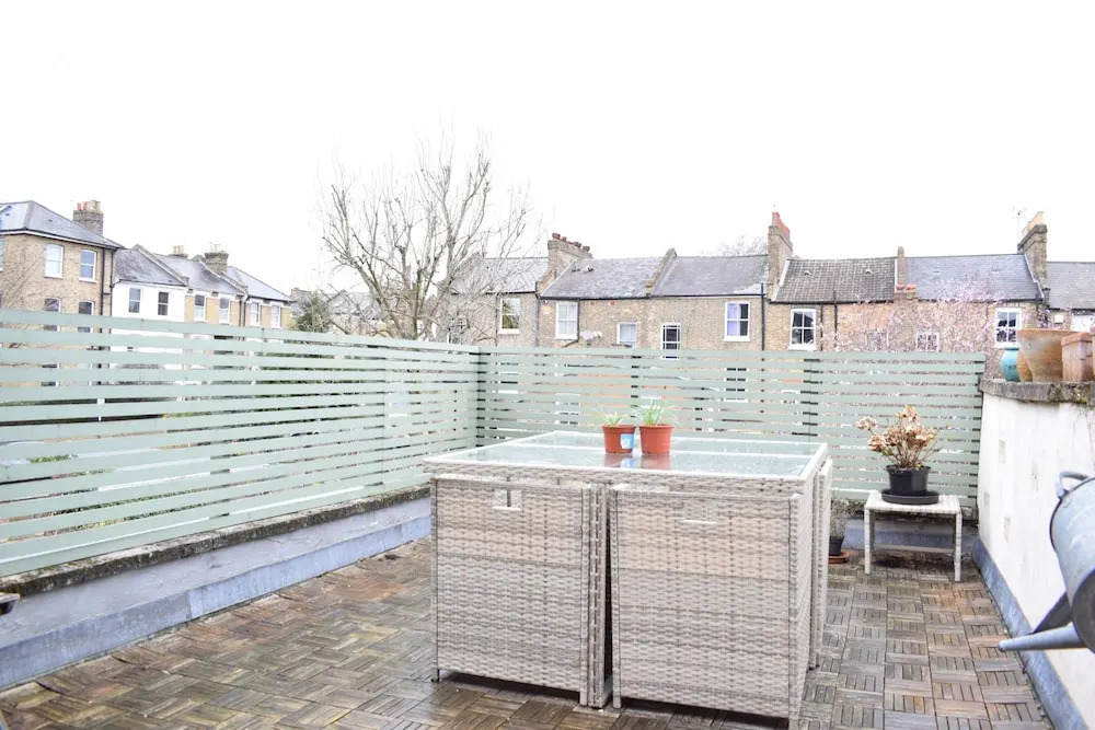 Quirky 1 Bedroom Flat in Highbury With Roof Terrace