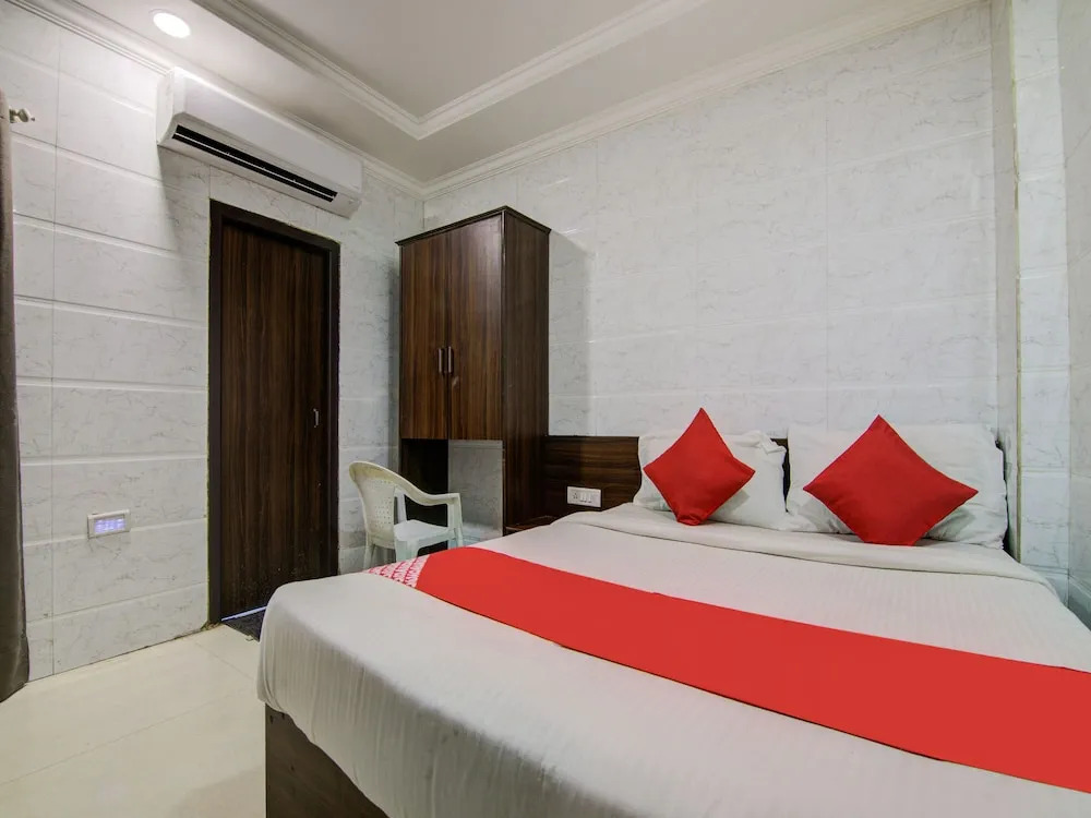 OYO Flagship 465 Vadapalani AVM Studio 2